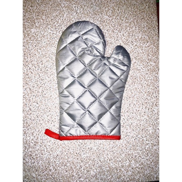 It looks Delicious: Oven Mitt And Pot Holder- Kitchen Decor Funny Gift - Picture 5 of 7